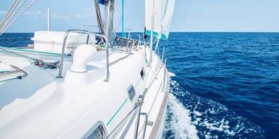 Υφαλοχρώματα vs Ναυτιλιακά Χρώματα: Ποια η διαφορά και πότε χρησιμοποιούνται;